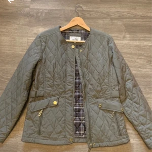 Vårjacka  - Fin vårjacka💕 Pris går att diskutera 