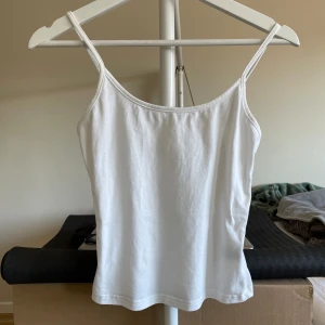 Vitt linne - Vanligt vitt linne, använt kanske två gånger. Skriv för fler bilder.