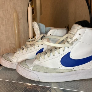 Nike Blazers Mid 77 - Jättefina Nike blazers mid 77  Knappt använda som nya stlk 39