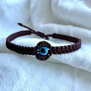 Justerbart handgjort armband med ”onda ögat” som sägs bringa lycka och tur.