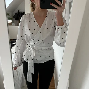 Prickig blus  - Knappt använd! Från twist&tango❤️