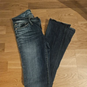 Low Waist jeans - Fina Nolita de nimes low waist jeans som är i nyskick. Skriv privat om fler bilder. 