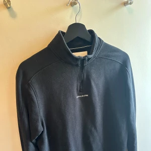 Calvin klein Half zip. - Storlek xs. Bra skick, skriv vid funderingar.