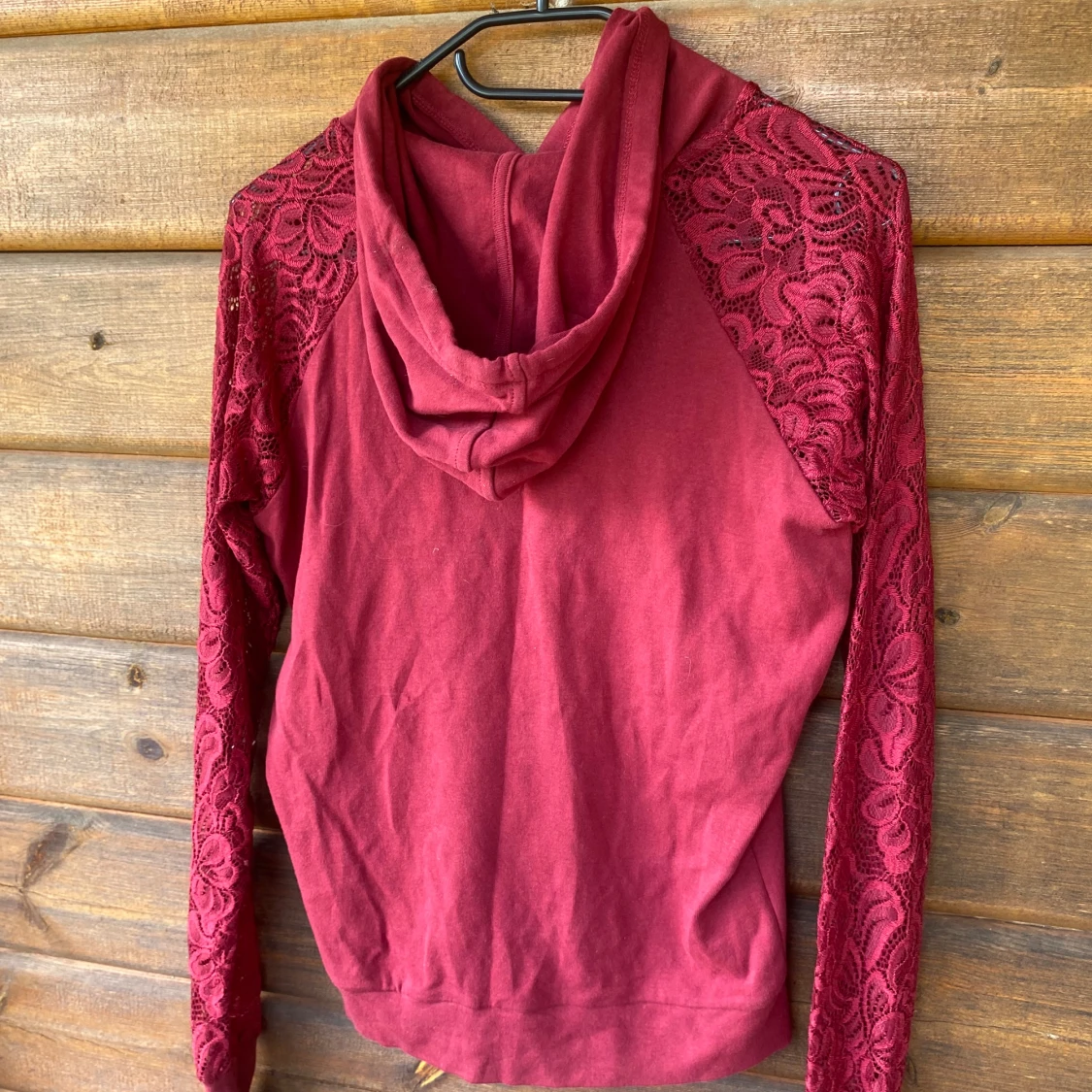 Hoddie med spets  - 90