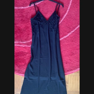 Lång klänning - Helt ny