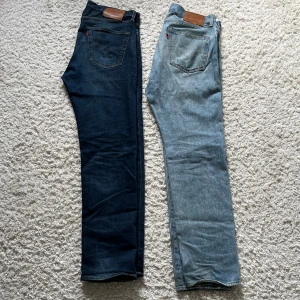 2 par Levis jeans 501 - 501 i fint skick, ljusblåa med riktigt feta slitningar(8,5/10) o sen mörkblåa (9/10). Ta båda för 499kr och ett par för 299kr. Hör av dig vid funderingar mvh Malte