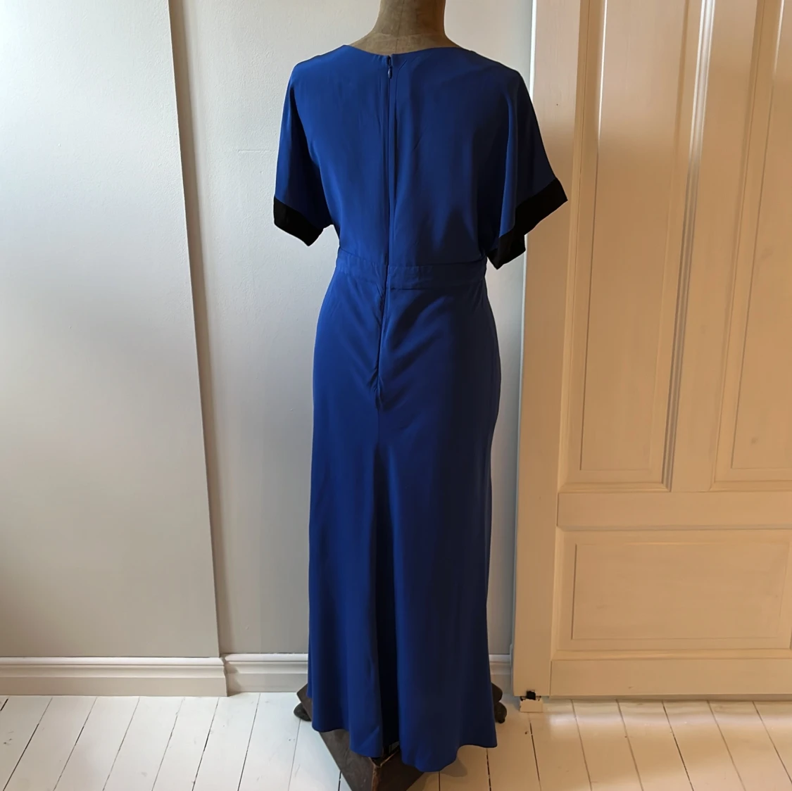 Blå lång klänning från & Other Stories - 90