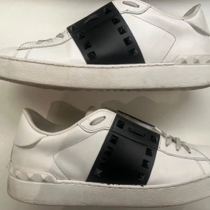 Valentino skor - Köpta på NK i Stockholm, nypris 7 750kr 💕 Nya skosnören osv tillkommer