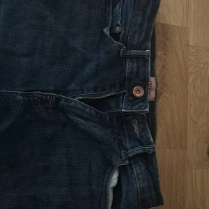 only  - säljer dom hör only jeansen som inte kommer använda längre🤍  skriv för fler bilder!  tror dom är köpta för 500kr (inte använt mycket) 