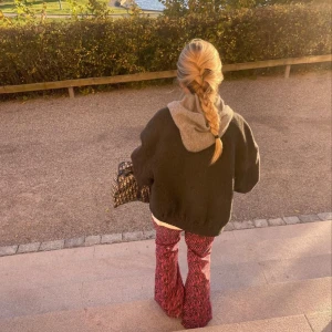 Nomi uf byxor - Säljer dessa skit snygga rosa zebra byxorna från nomi uf❤️ tyvärr ej kommit till användning. Pris kan diskuteras vid snabb affär