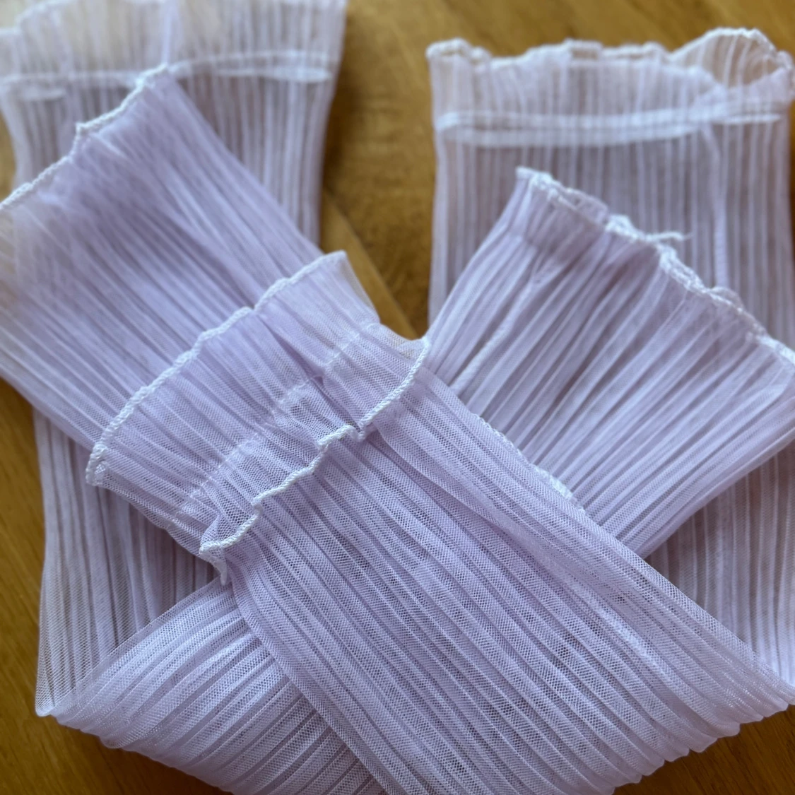 Ljusrosa extraarmar med spetsdetaljer - 90