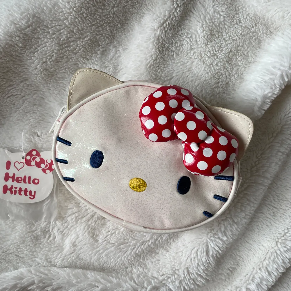 Super söt Hello Kitty necessär köpt i Japan! Oanvänd :) . Skönhet.