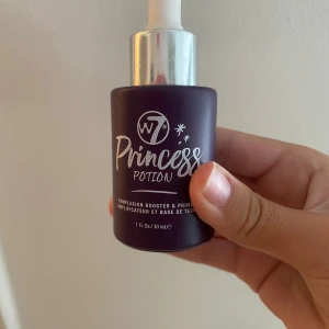 W7 primer rosa  - En primer som är rosa (har inte retinol) och har knappt används 