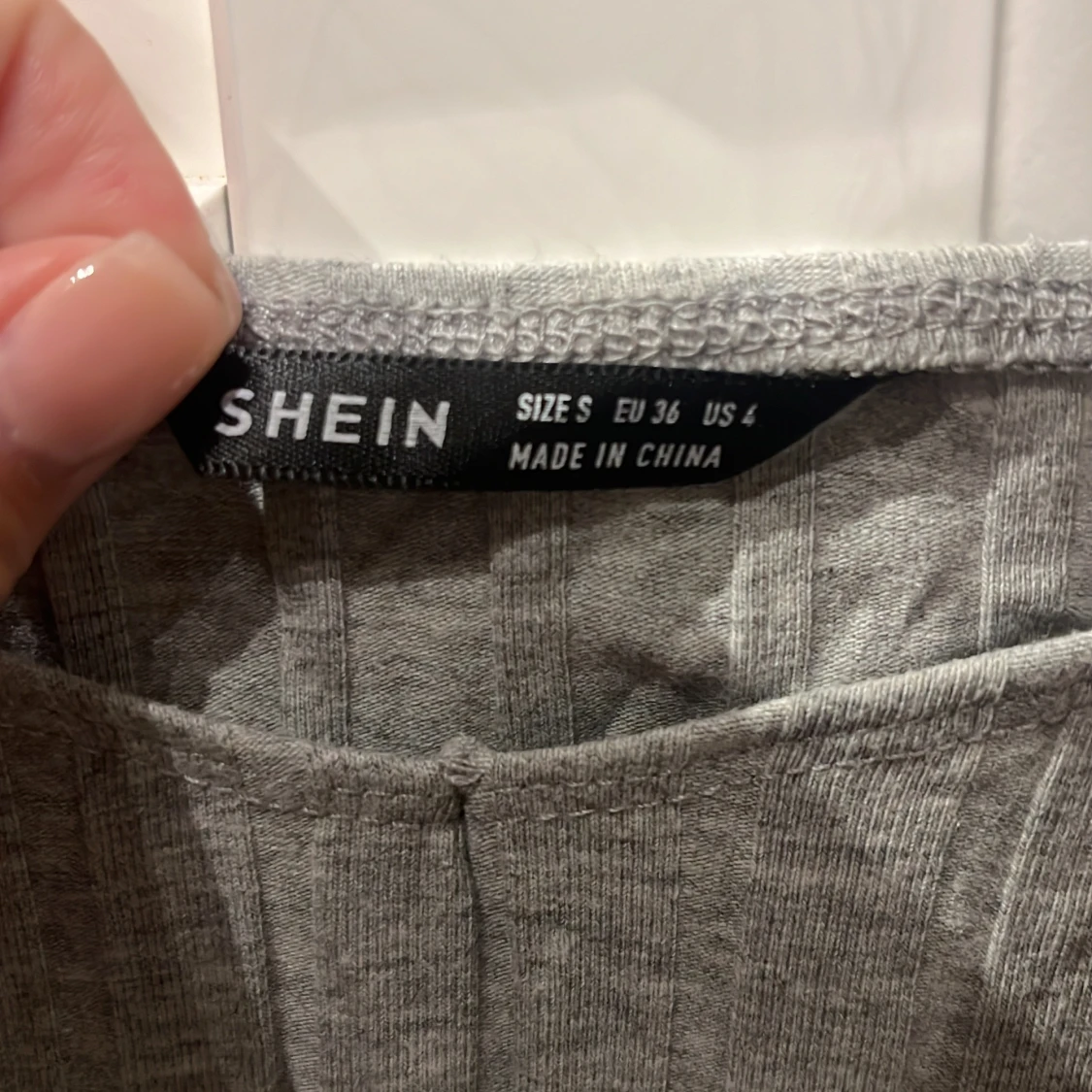 Grå miniklänning  - 90