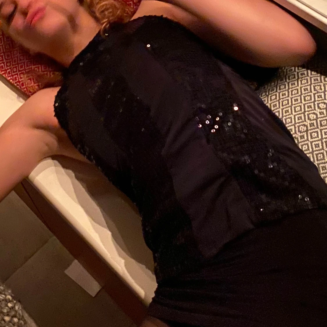 Svart paljettklänning - 91