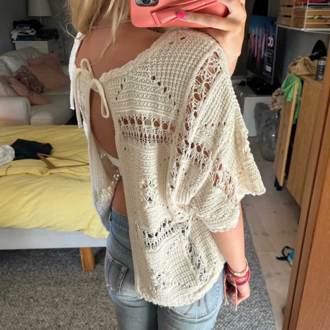 Vit stickad kofta med blommönster - 93