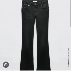 Svarta bootcut jeans - Svarta bootcut jeans från Zara. Bra skick utan defekter. Säljer eftersom dem inte kommer till användning. Storlek 34💓