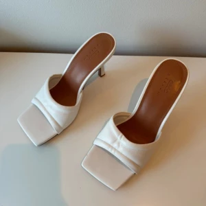 Vita klackar  - Superfint skick, från asos