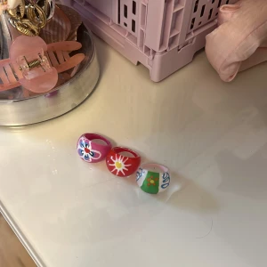Ringar  - Tre ringar med färgglatt mönster💗