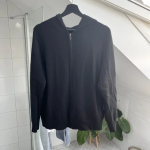 Kashmir hoodie - En skön cashe hoodie, skick 8/10