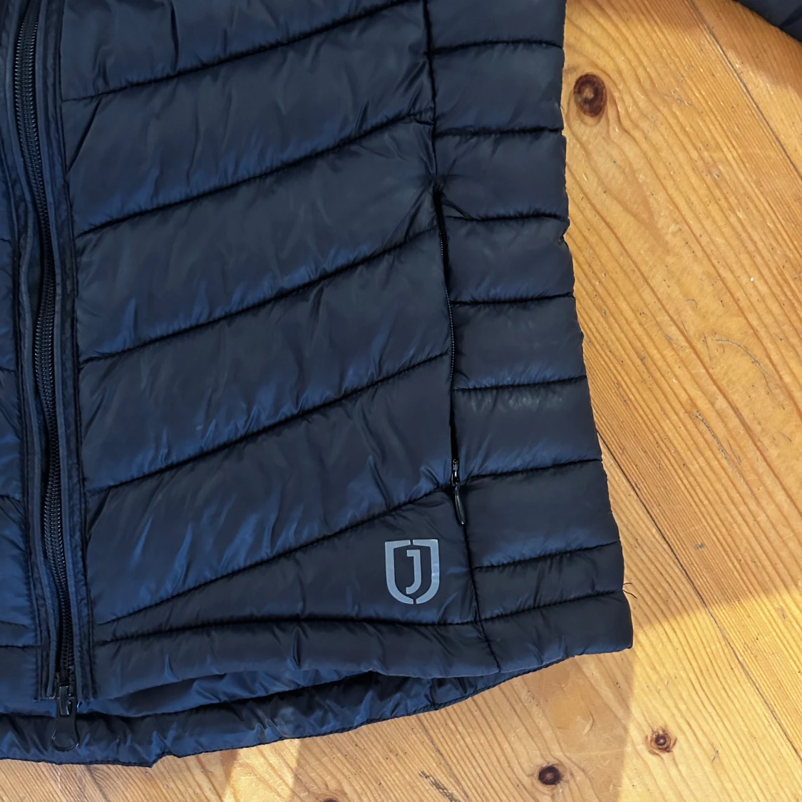 Svart dunjacka - ridning - 90