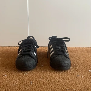 Superstars  - Sparsamt använda Liten repa 