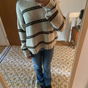 stickad tröja - mysig stickad tröja från urban outfitters, köpte för 600kr och säljer då den inte kommer till använding💕