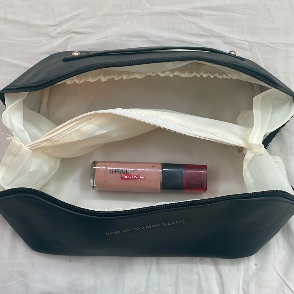 Svart necessär från Rose of No Man's Land - 92