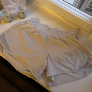 Lululemon Hotty Hot Shorts - Jättefina shorts från lululemon!! Jättefina tränings shorts i nyskick. 💌💌