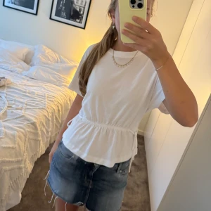 T shirt med snören - Endast använd en gång 🩷