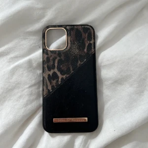 iPhone skal - As fint leopardskal från ideal of sweden!! Säljer eftersom den inte passar min mobil💘🐆