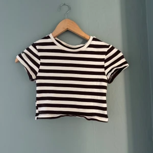 Gina tricot tröja - Randig tröja, brun och vit. Aldrig använd