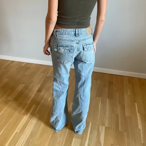Lowwaist bootcut jeans - Jeans från Gina som endast använts vid ett tillfälle, de är alltså i nyskick ❣️