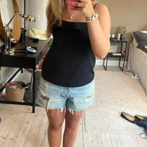 Topp  - Supersöt topp med volang❤️