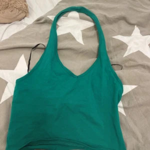 Helt ny oanvänd grön topp - Oanvänd topp pågrund av att den var för tajt 