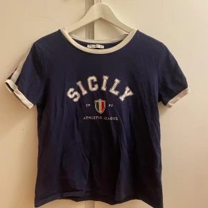 Stradivarius t-shirt  - Stardivarius Sicily Athletic League t-shirt 