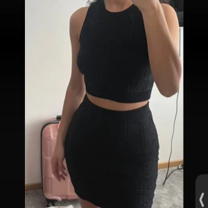 Set topp och kjol - Aldrig använd 