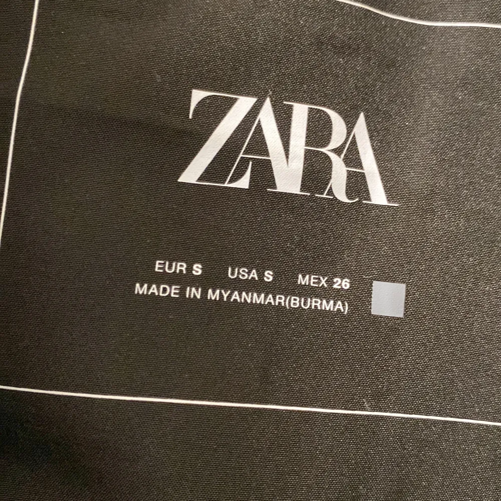 Zara väst som var trendig förra året. Denna är i storlek S har även i xs om nån är intresserad . Jackor.