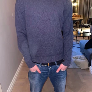 Samsøe crewneck  - Nypris 1200 köpt på volt  Storlek medium (tts) Hör av dig vid minsta lilla fundering