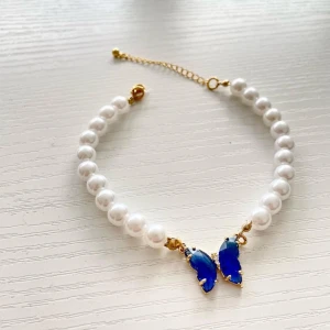 Fjärils Pärlarmband - - Armband handgjord av oss Finns i flera andra färger  Går att designa ett eget smycke  • Köp sker via DM eller vår hemsida ❤️ 