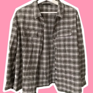 Rutig skjorta - Rutig skjorta från Trendonyl i lite tjockare tyg, använd kanske 2 gånger🙌