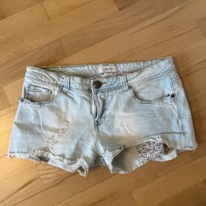 jätte snygga low waist jeansshorts💖 inga tecken på användning🥰