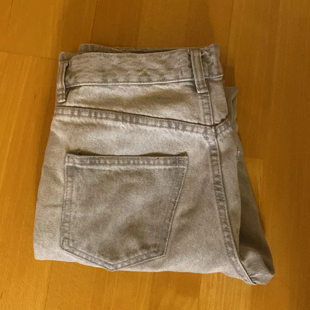 Säljer mina gina tricot jeans💗 Nypris 500 säljer för 250💗. Jeans & Byxor.