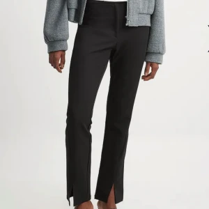 Kostymbyxor  - Säljer dessa super fina kostymbyxor men kommer inte till användning  Storlek 38 Fråga gärna om bild🥰