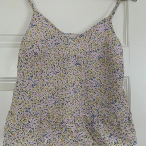 Neo noir linne - Jättesött Neo Noir linne strl XS. 