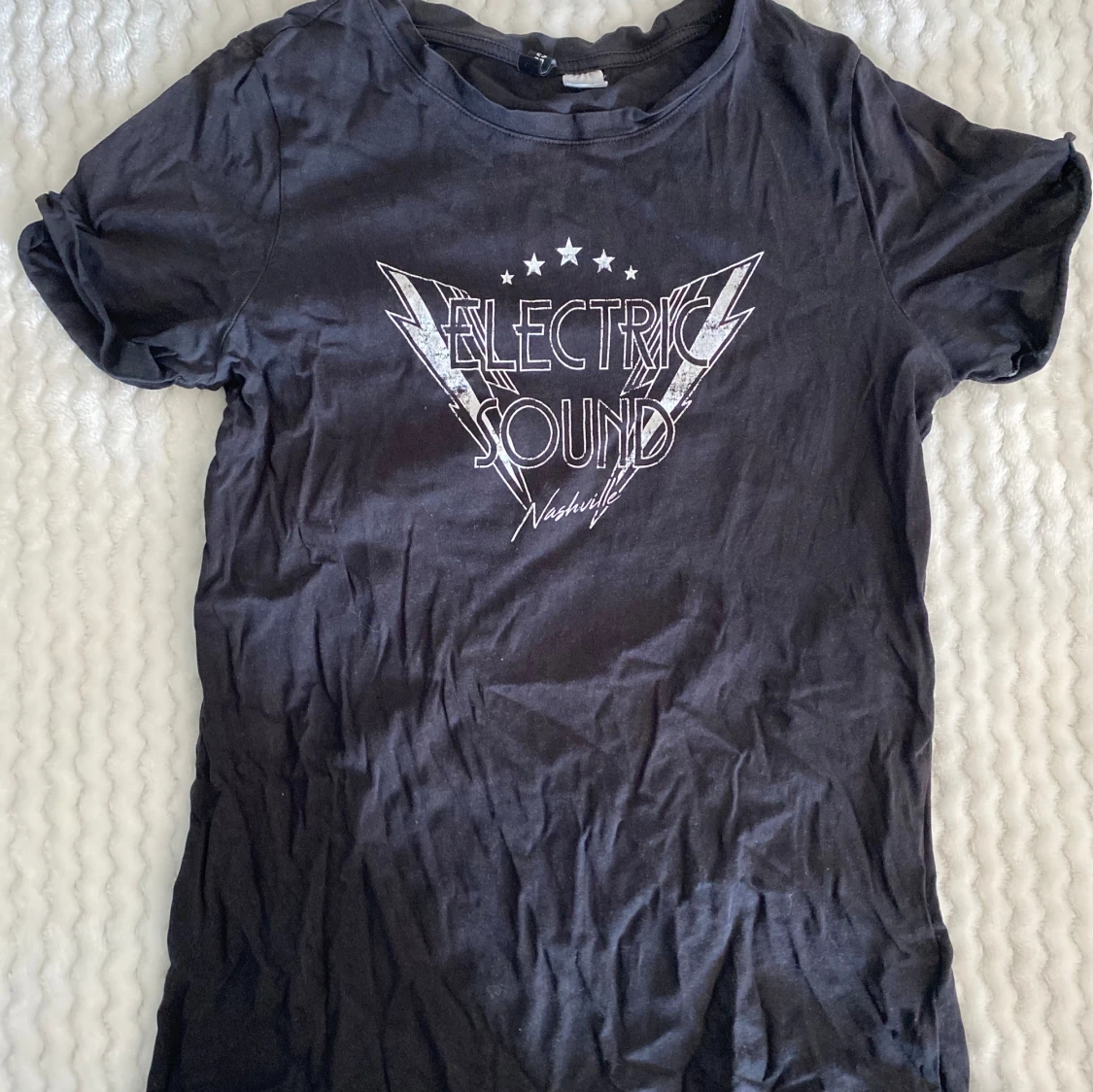 Electic sound t-shirt ifrån H&M