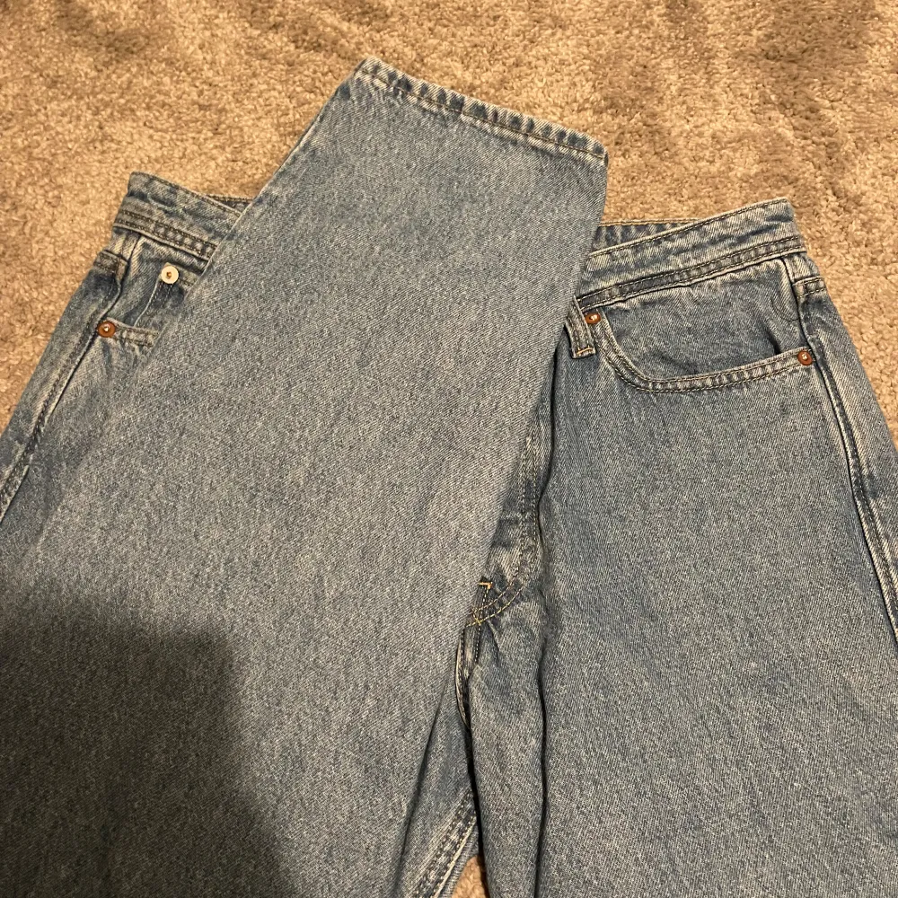 Ett par Jack and Jones jeans som jag nästan aldrig använd | Jeansen är relaxed fit |anledningen till att jag säljer dessa är för att dom är för att dom ej passar | Vid minsta fundering hör av er 😊. Jeans & Byxor.