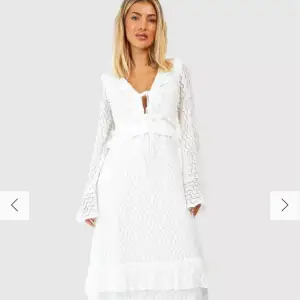 Säljer denna sprillans nya klänningen med prislappen kvar. 720kr är nypris men då jag köpte den på rean (360kr) så säljer jag den nu för 320kr. Den har inga defekter!sprillans ny som sagt. kontakta mig för fler frågor eller bilder ❤️