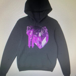 H tröja - Sköna hoodies Svarta. Skriv vilken färg och storlek som önskas i dm så löser vi.