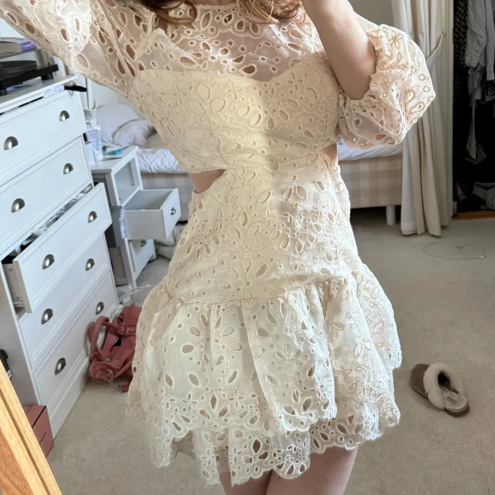 Säljer nu min super fina maje klänning i storlek 38! Är super somrig och passar perfekt som student klänning!🩷🩷 Skriv för fler bilder!❤️ Första bilden lånad🥰. Klänningar.